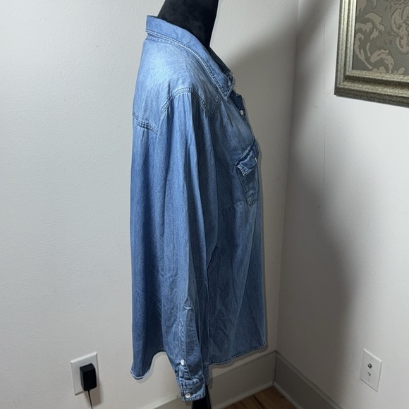 Torrid Taylor Medium wash denim buttoned down long sleevesn shirt blouse Sz 3X - Picture 4 of 5